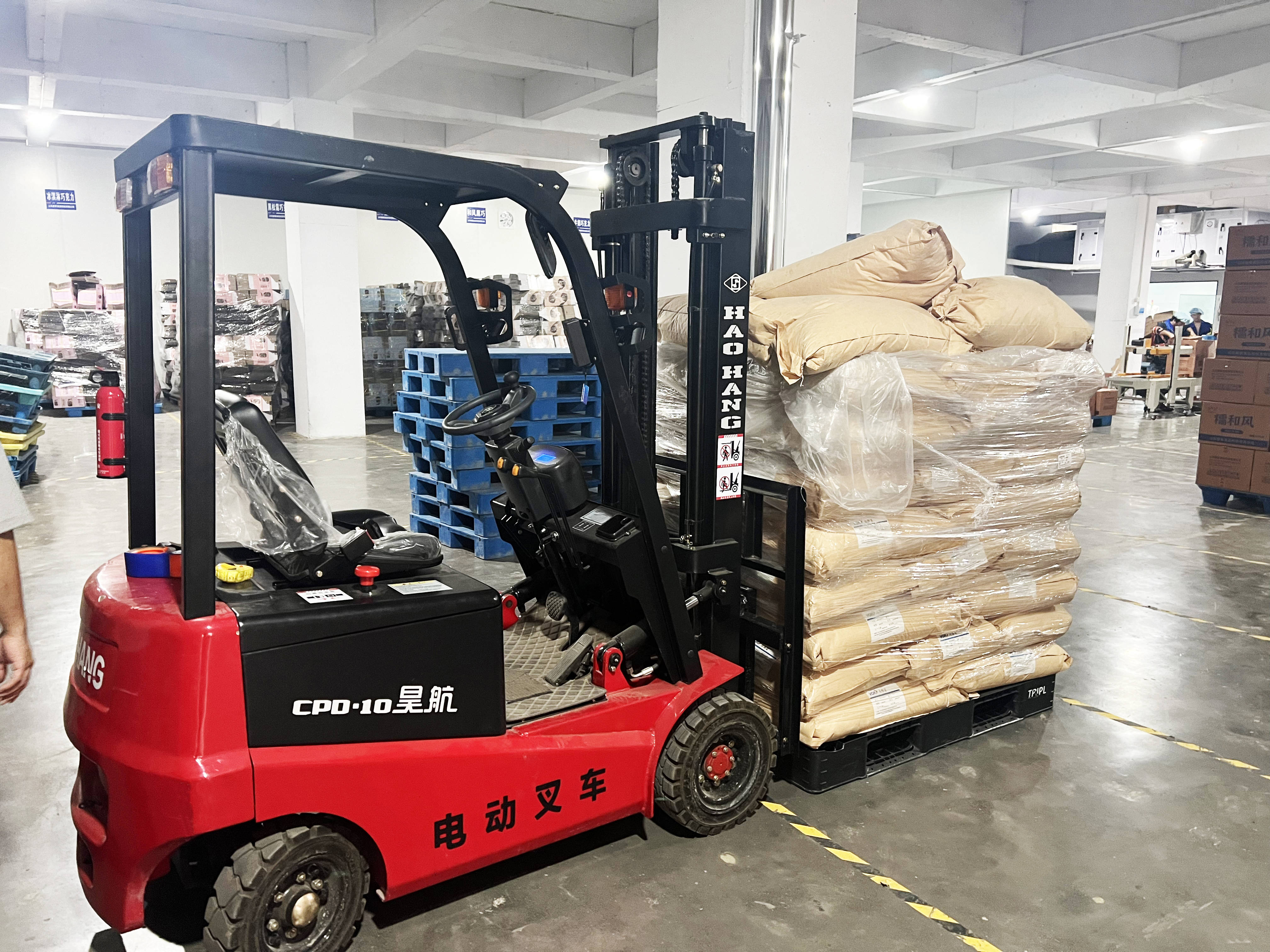 室内二楼小型电动叉车1吨食品仓储_搜狐汽车_搜狐网