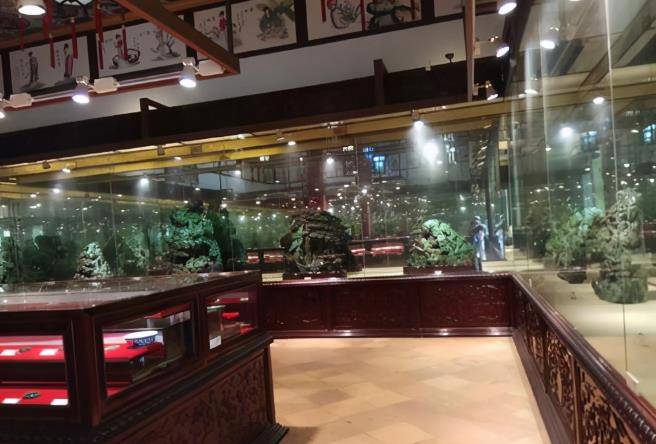 之后的几天,赵泰来一直忙于清理这个地下储藏室,之后的几个月时间中