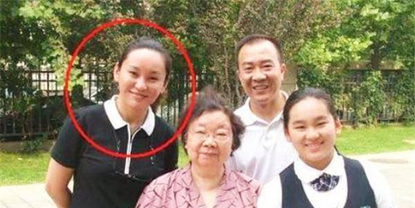 侯耀文妻子图片