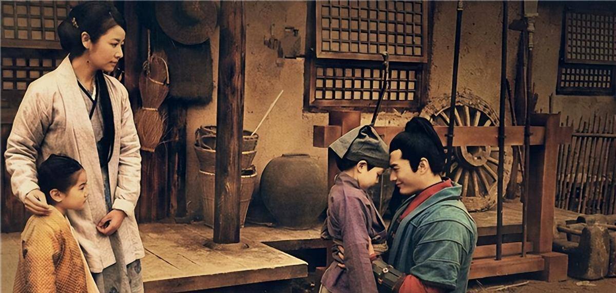 古代尊崇"男尊女卑",出嫁的女子似乎被两个家庭抛弃了,娘家觉得女儿