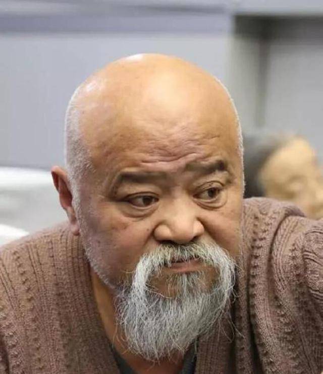 李琦书法备受争议,遭批评毫无章法,乱写一通,作品到底如何?