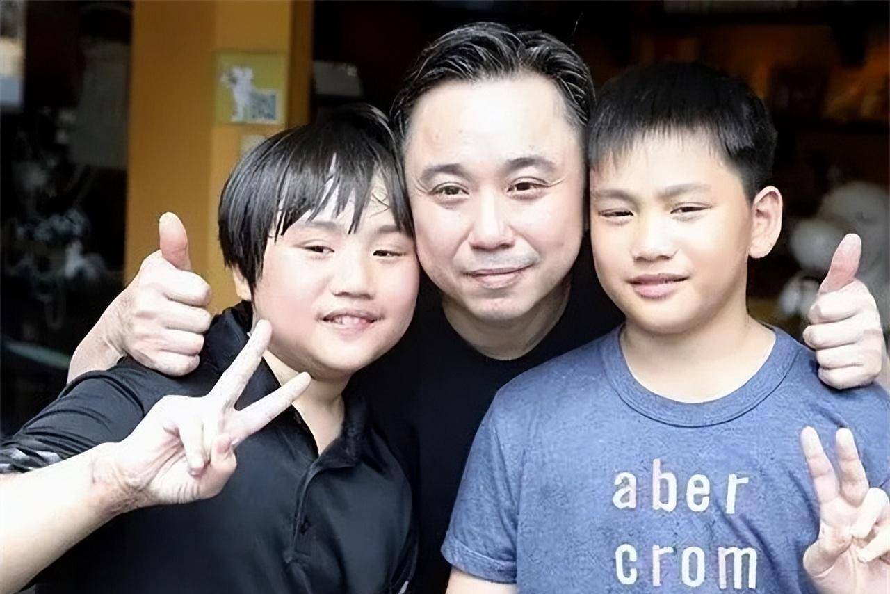 当年因8岁女儿长得太好看,伊朗父亲辞职当保镖,女孩后来如何