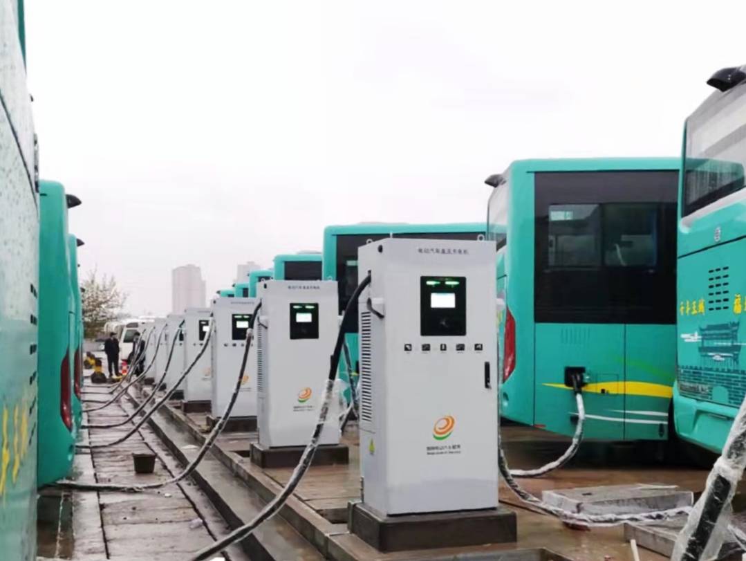 京能充电桩现场实拍第20季:东莞电动小鹏高压充换电桩大型企业