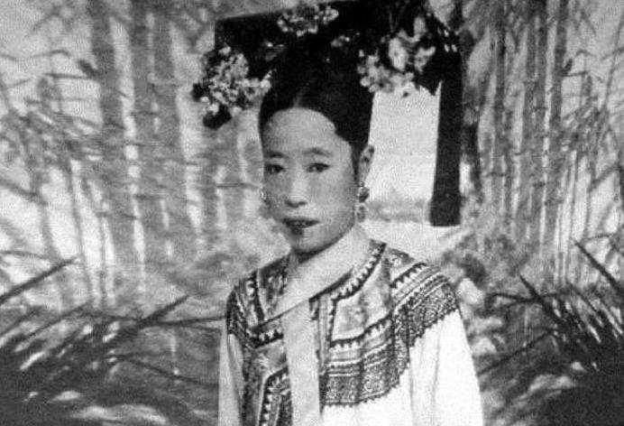 溥仪年少时有一特殊癖好:宫女见了羞红了脸,太监听完却笑出了声