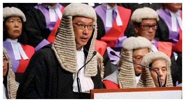 香港回归26年,换掉了警服,去掉yessir,却去不掉法官头