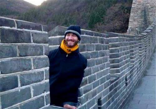 他自出生就没四肢,却凭一张嘴成2家公司总裁,还娶走日本混血美女_尼克