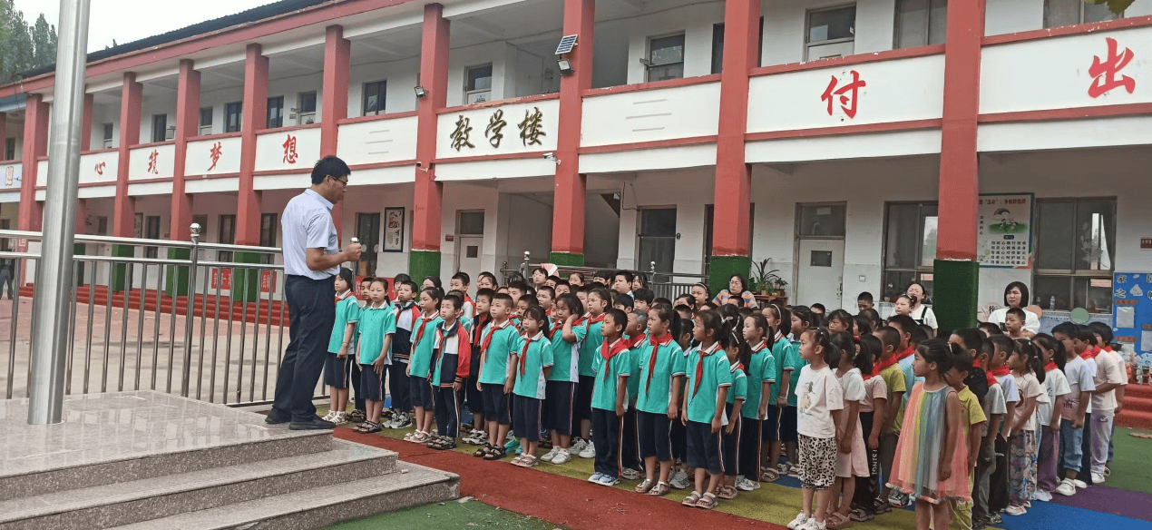 沂水县圈里初中照片图片