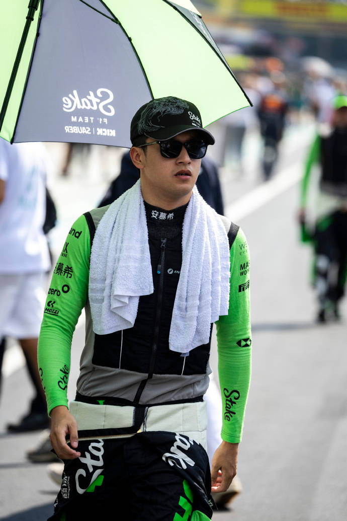 原创            F1赛车汇：周冠宇期待冲击Q2，勒克莱尔和拉塞尔寻求提升️-f1赛车手周冠宇