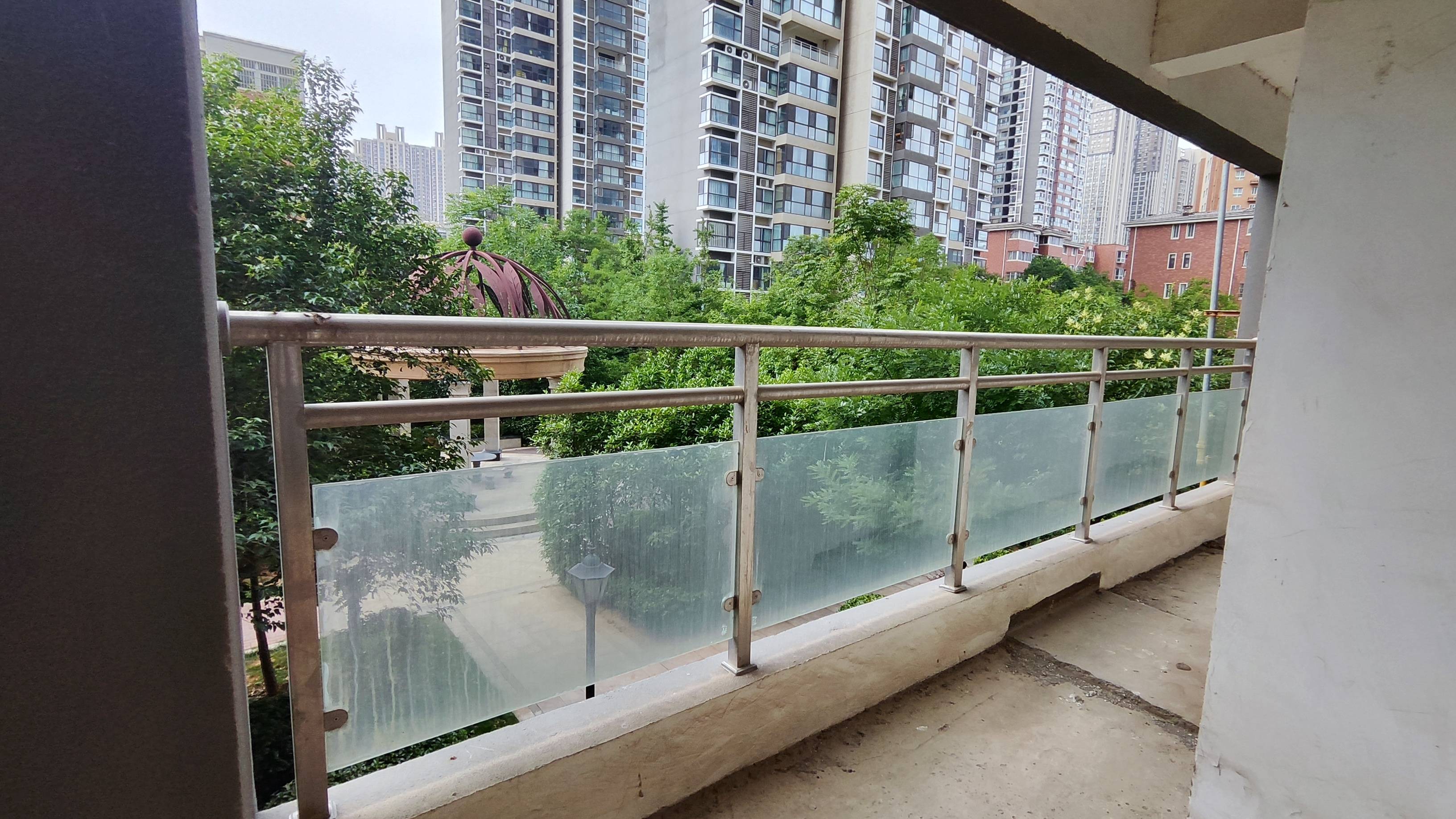 洛阳美景嘉园:南北封阳台35平方70断桥铝单体系统窗安装效果