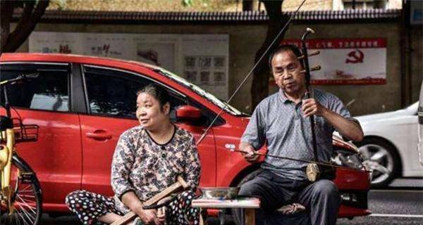 安徽乞丐宋天福,把乞讨当成自己事业,如今儿女双全攒下千万