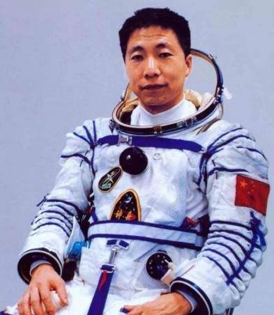 中国"太空第一人",特级航天员,副军级杨利伟,如今近况怎样呢