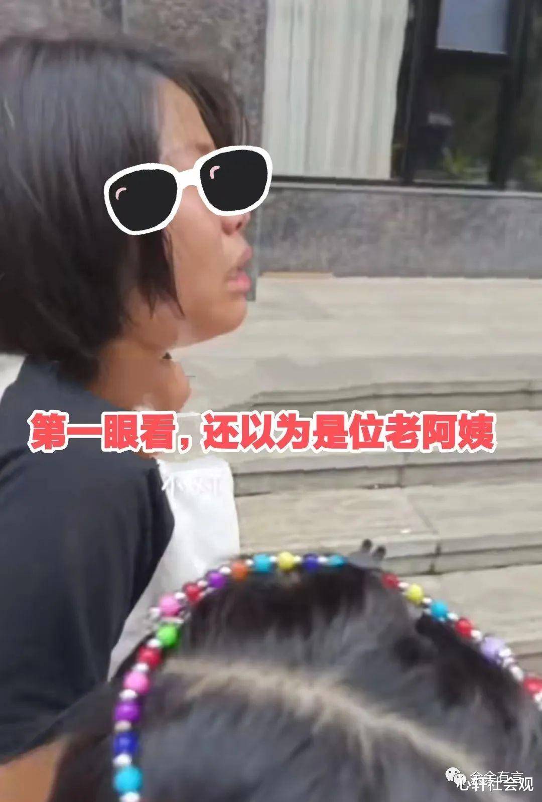 女儿剪完头发一路哭着回家