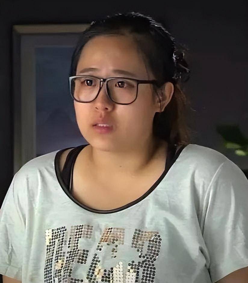 及伟佳:体重230斤,被男友抛弃,每天靠喝水,吃苹果维持体重