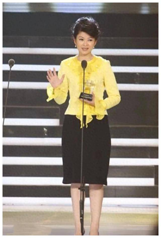 卢秀芳是台湾著名主持人,她主持风格独特是位才女,和姐姐卢秀燕都是