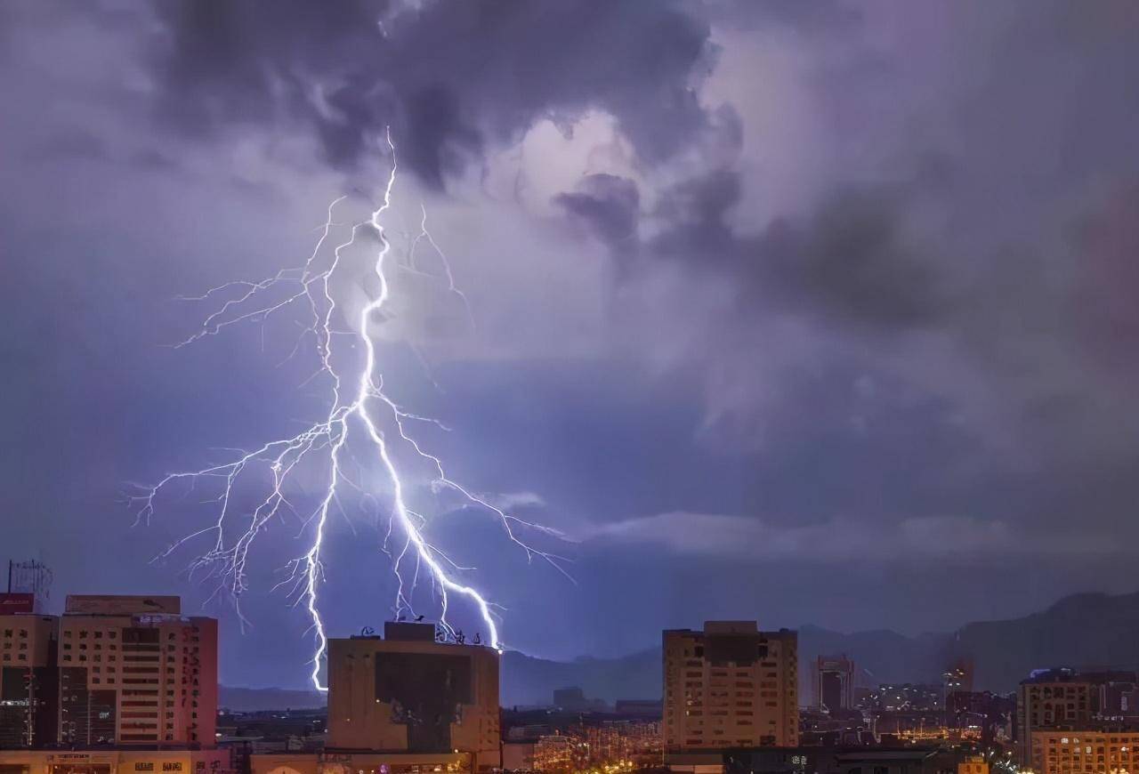 雷劈死人图片