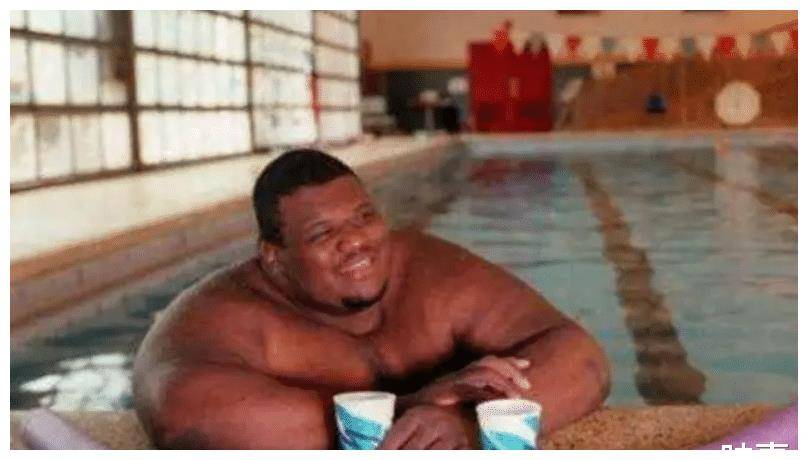 800斤相扑之王:50岁娶上娇妻,婚后一年离世,妻子继承千万遗产_曼尼