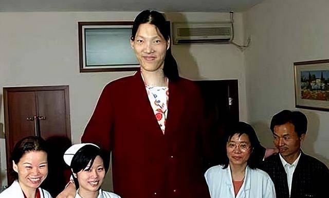 中国第一"女巨人",一顿吃2斤米饭,穿60码的鞋,遗体封存完整