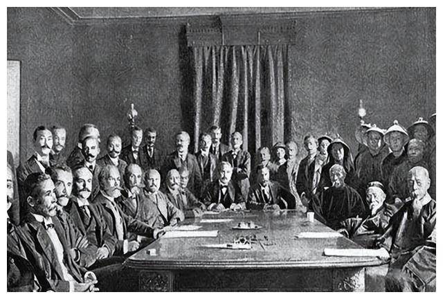 在次年的秋天也就是1901年,两国终于达成了最终的共识,《辛丑条约》应