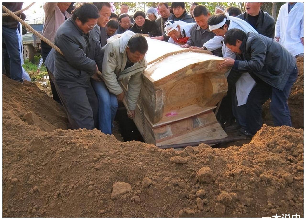 "头七回魂",人死后停灵七天,亡者真的会回家探视亲属吗?