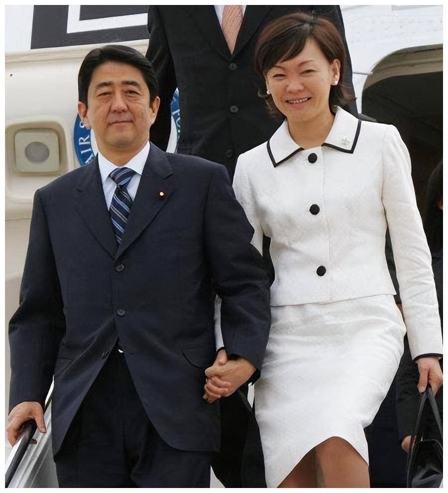 日本首相菅义伟夫人图片