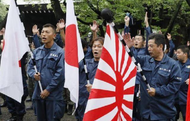 中国男子火烧靖国神社图片