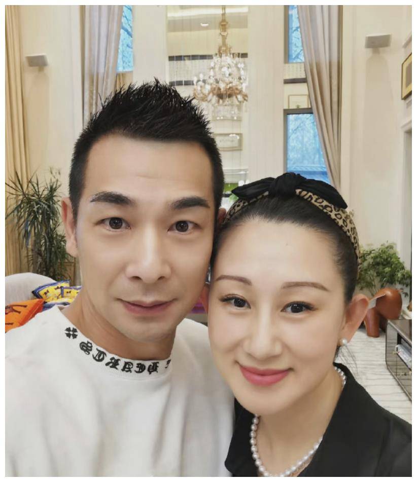 张丹露:赵文卓一生至爱梅艳芳,偷偷养育私生子,为何转身娶了她