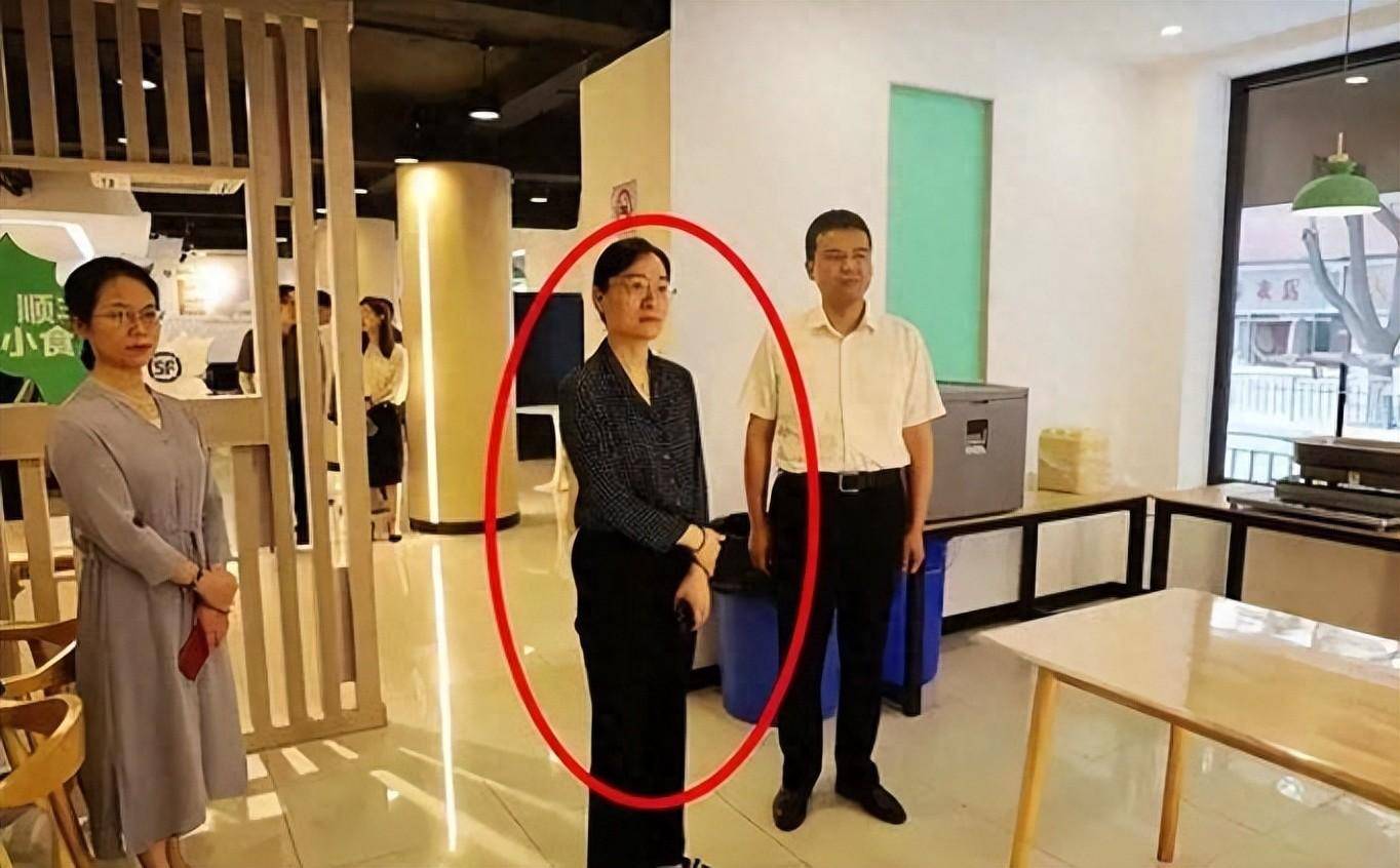 不知妻美副市长被举报免职,前妻貌美,小三照片扒出令人喊妈