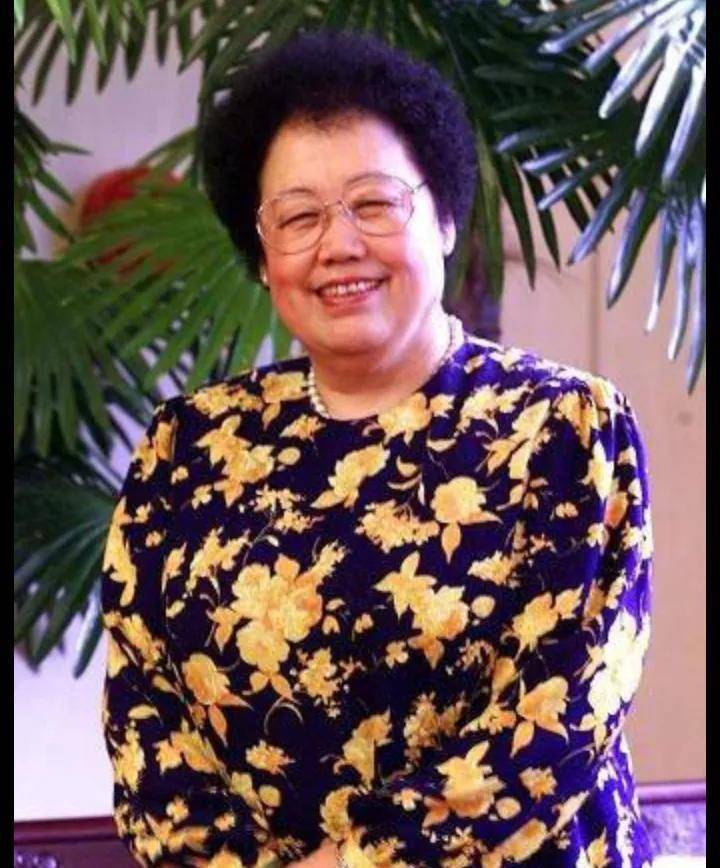 陈丽华:中国女首富,出生在颐和园,艰苦创业,49岁嫁入梨园世家