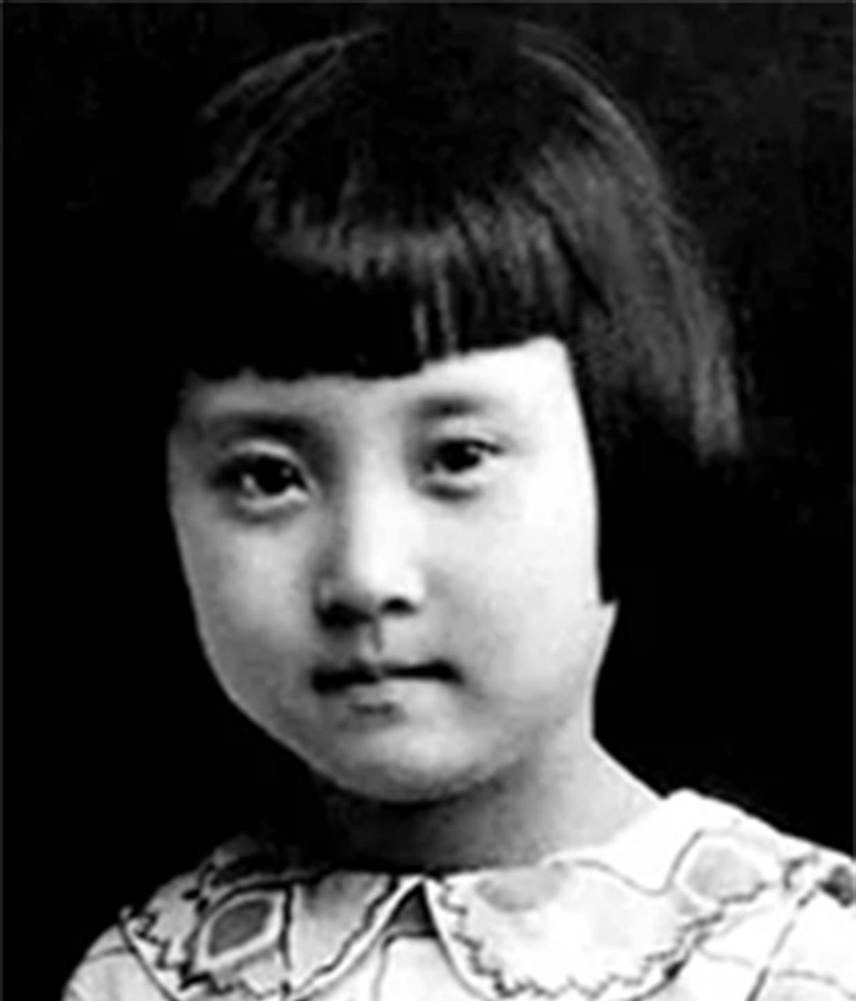 "钱学森夫人"蒋英葬礼,党旗盖身,许多学生前来送别恩师