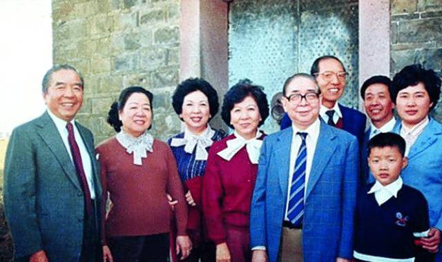 华人首富包玉刚:包拯第29代嫡孙,为国家捐款无数