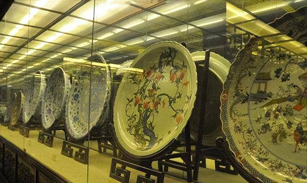 79年,23岁小伙意外继承英国房产,内有6万件中国文物,全捐国家