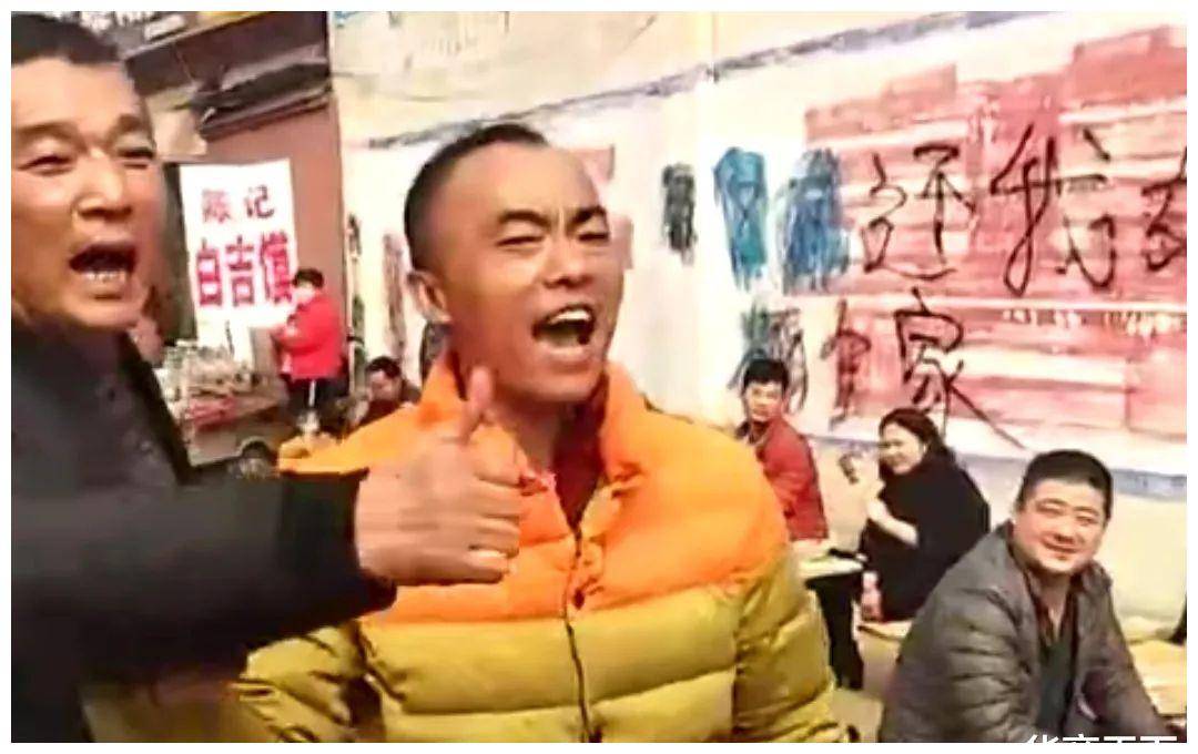 荥阳面条哥就是阿杂菜,端起碗吃饭,放下碗骂娘,该进去吃面条了