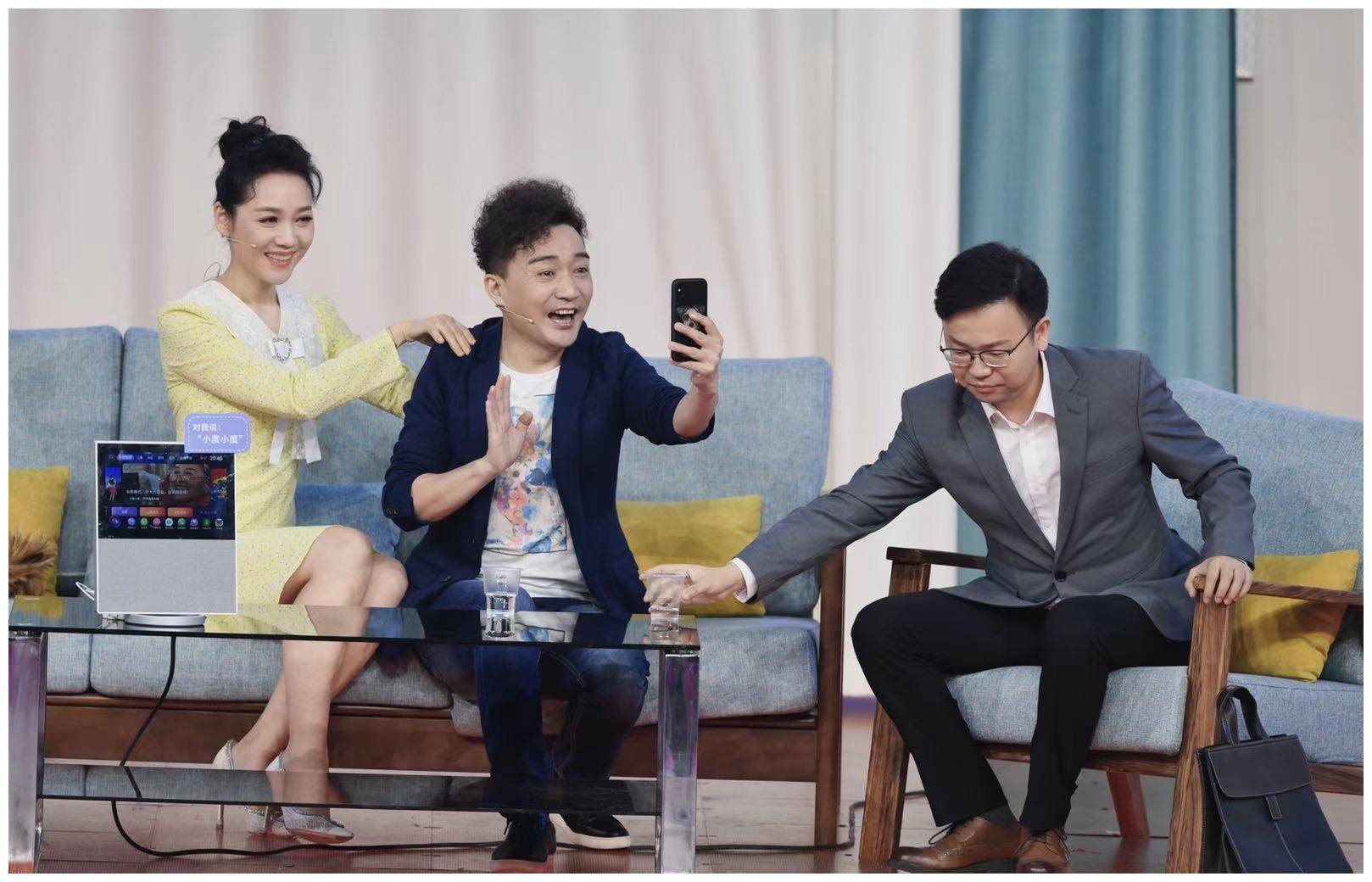 不过因为二人关系太好,还曾引起了阿进老婆的不满.