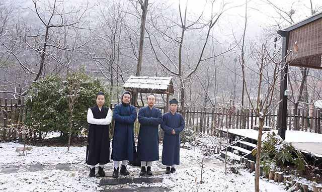 终南山假道士越来越多,管理处涨租金也赶不走,这里迟早被毁掉