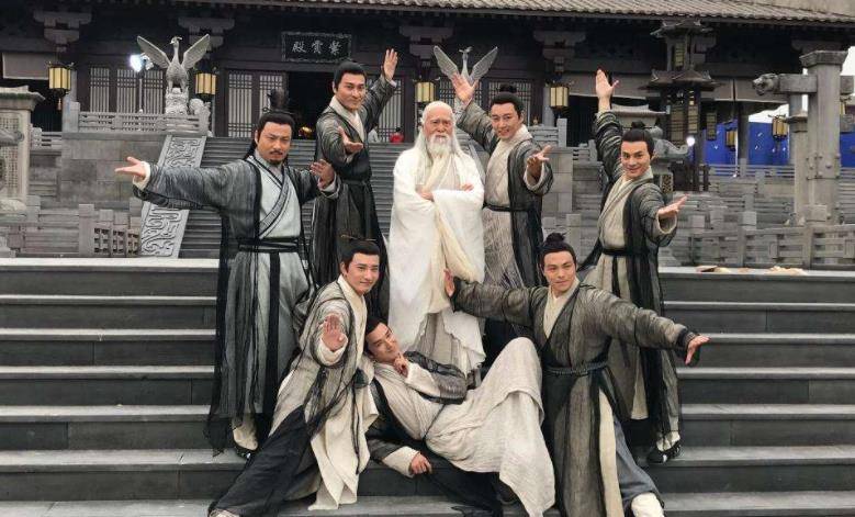 张三丰自幼便习武,为何70岁才创立武当?你看他不敢面对哪个魔头