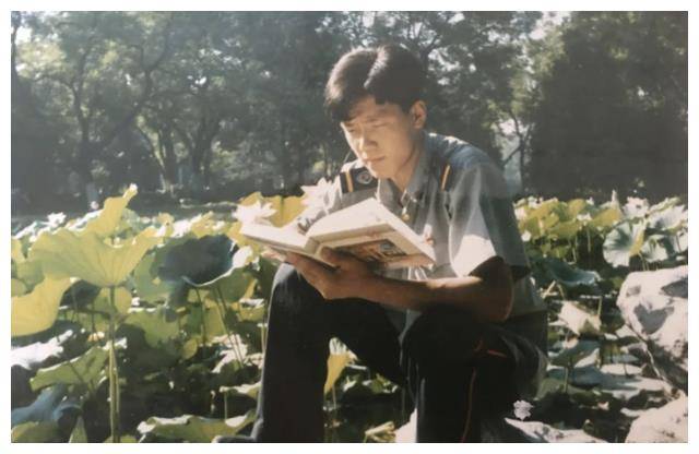 28年前,北大保安高考第一人张俊成,如今成职校校长_工作_曹燕_英语