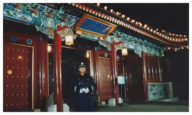 28年前,北大保安高考第一人张俊成,如今成职校校长_工作_曹燕_英语