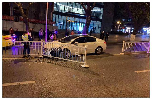 大学生药家鑫被判死刑,想捐出眼角膜,父亲拒绝:你把罪恶都带走_张妙