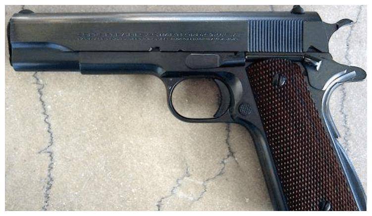 邦德的武器秀,007与它的"手枪明星"_瓦尔特公司_伯莱塔_柯尔特