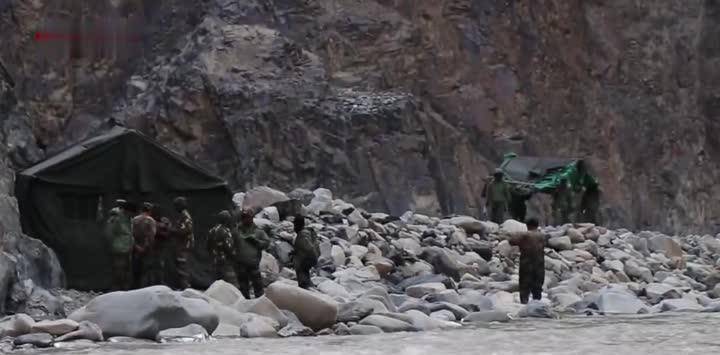 他在喀喇昆仑绝壁写下"大好河山寸土不让",用身躯化作祖国屏障