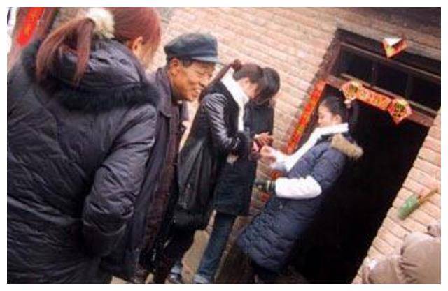 江西男子无生育能力,妻子却怀孕,做亲子鉴定后傻眼了:是亲生!