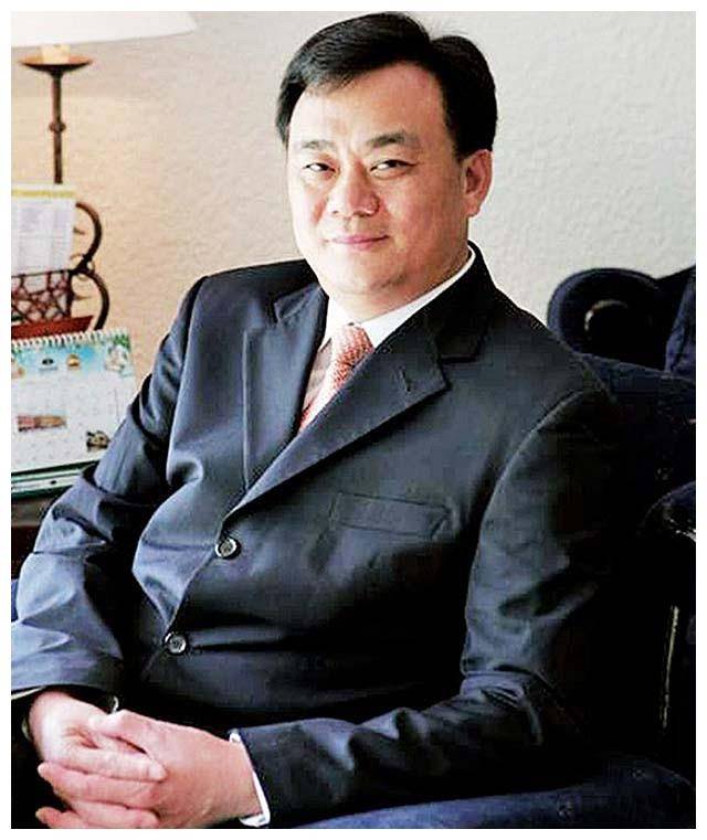 身价超过百亿元,比何鸿燊还牛的赌王,被菲总统下令逮捕却找不到