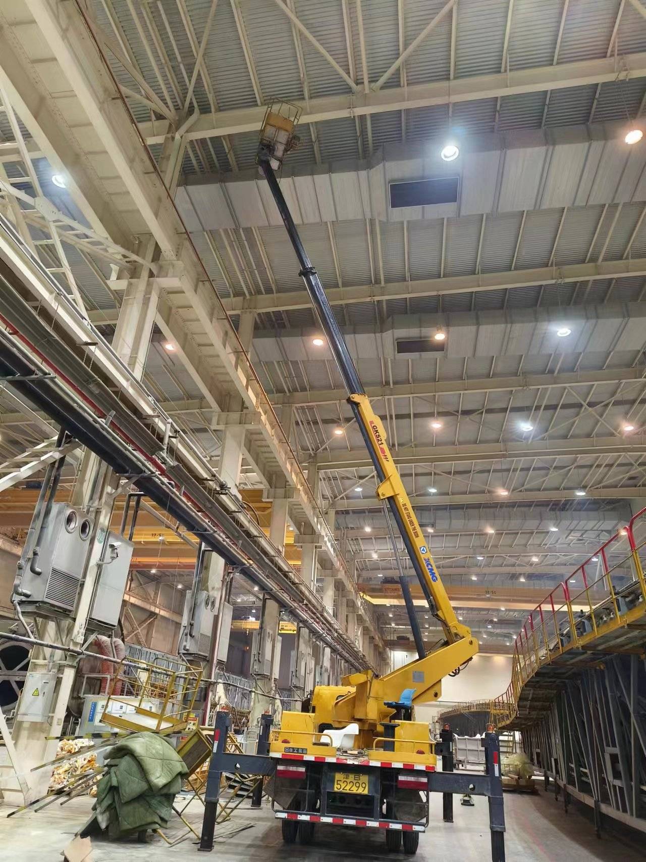 来看看天津市武清区曲臂车租赁,28米高空作业车,升降平台出租