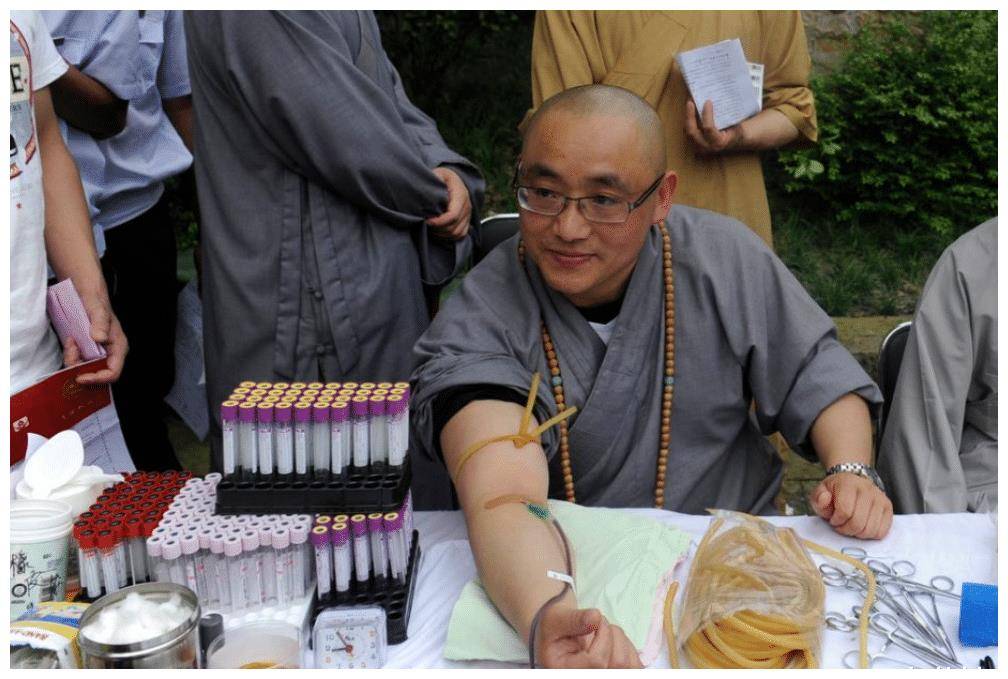 杀人犯为逃罪躲进名寺成主持,一部手抄经曾卖50万,17年后终伏法