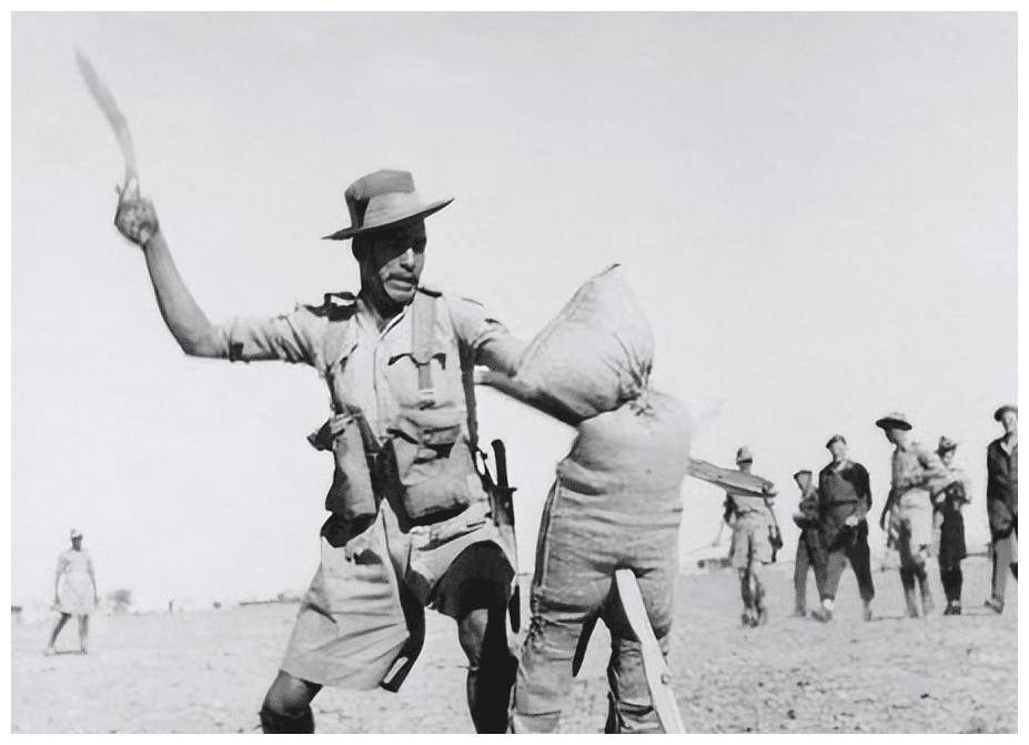 英国_廓尔喀雇佣兵_弯刀