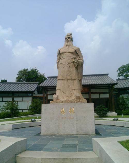 这个人外地人也许不了解,但是长沙人一定知道,他就是"长沙王"吴芮.