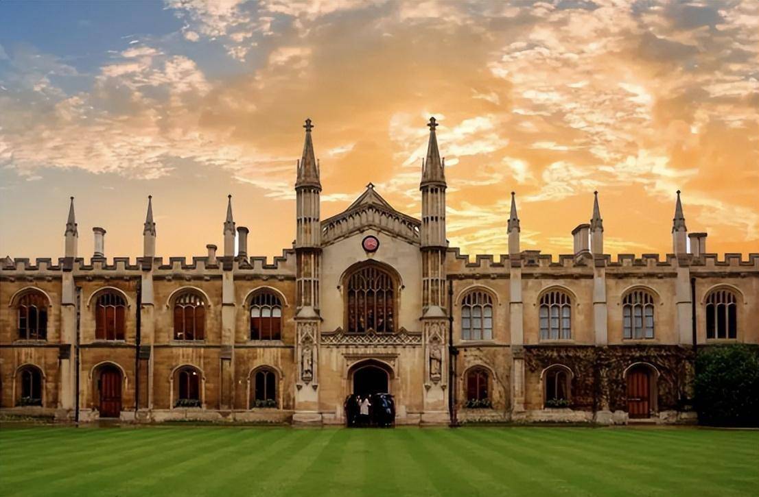 剑桥大学七年求学生涯,张欣可以说是逆天改命,她从贫苦家庭的流水线