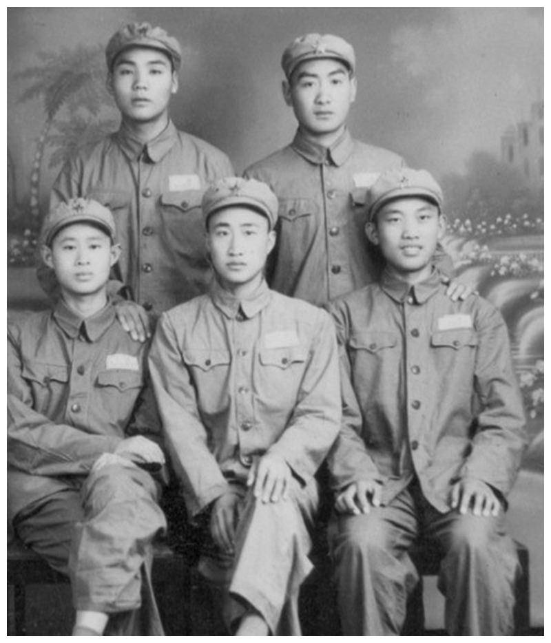 刘太行出生后,刘伯承给汪荣华写了一封信,问候了母子二人,信的末尾
