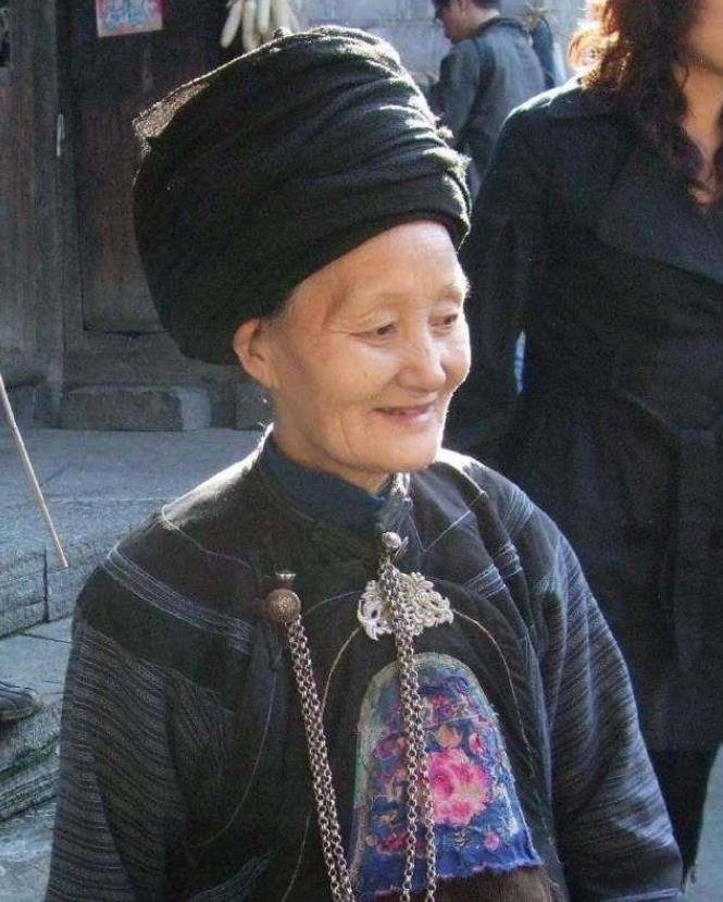 中国最后压寨夫人杨炳莲:容貌被还原18岁,明艳动人,2014年去世_张平