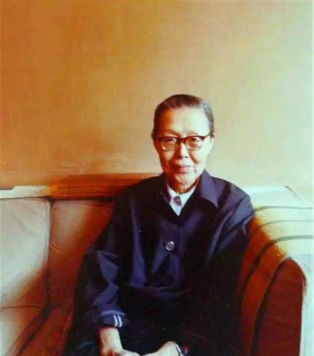 张爱玲姑姑张茂渊:初恋已成家,她却痴等52年,78岁披上婚纱